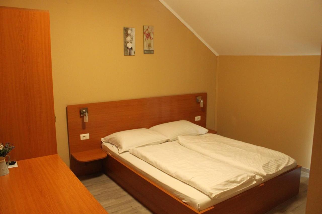 יאסטרברסקו Guesthouse Rezekov Podrum מראה חיצוני תמונה