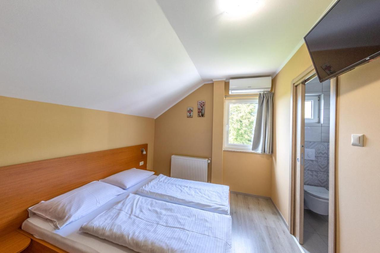 יאסטרברסקו Guesthouse Rezekov Podrum מראה חיצוני תמונה