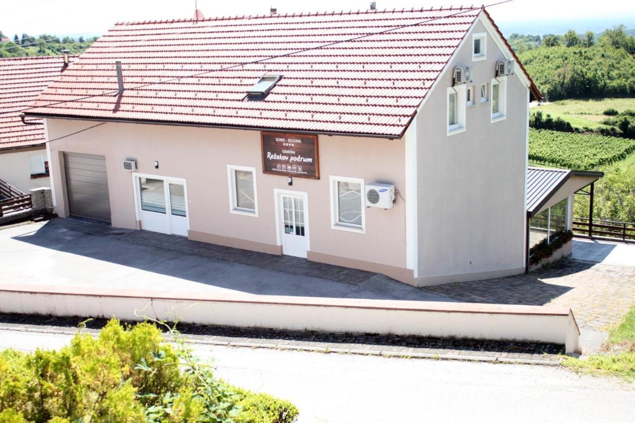 יאסטרברסקו Guesthouse Rezekov Podrum מראה חיצוני תמונה
