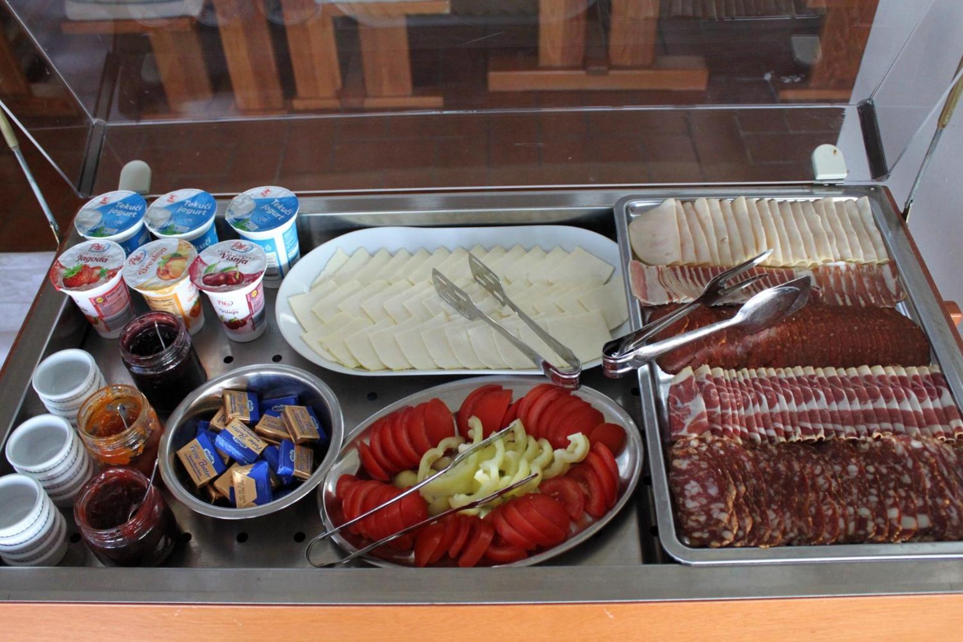 יאסטרברסקו Guesthouse Rezekov Podrum מראה חיצוני תמונה