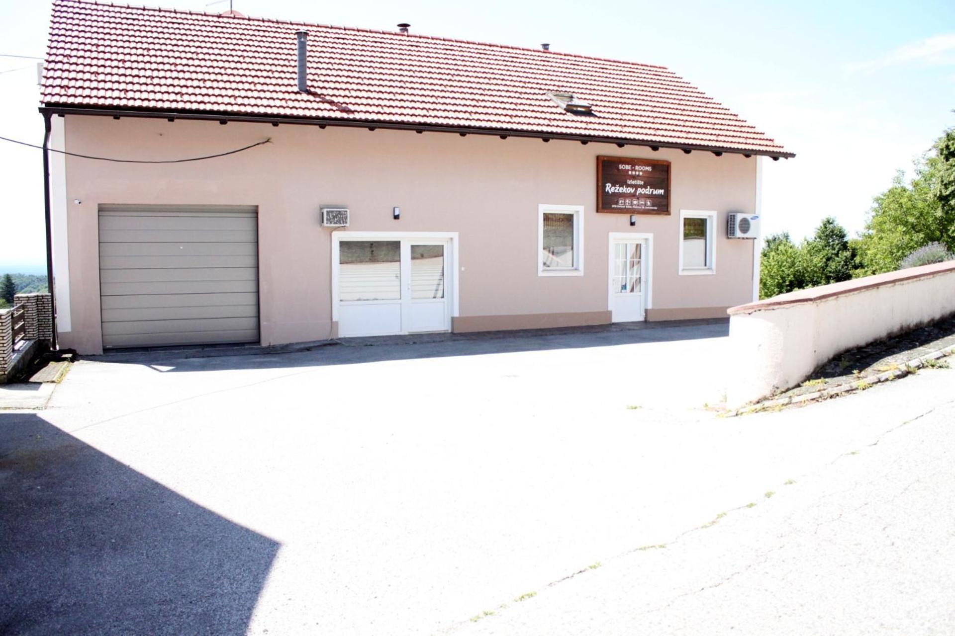 יאסטרברסקו Guesthouse Rezekov Podrum מראה חיצוני תמונה