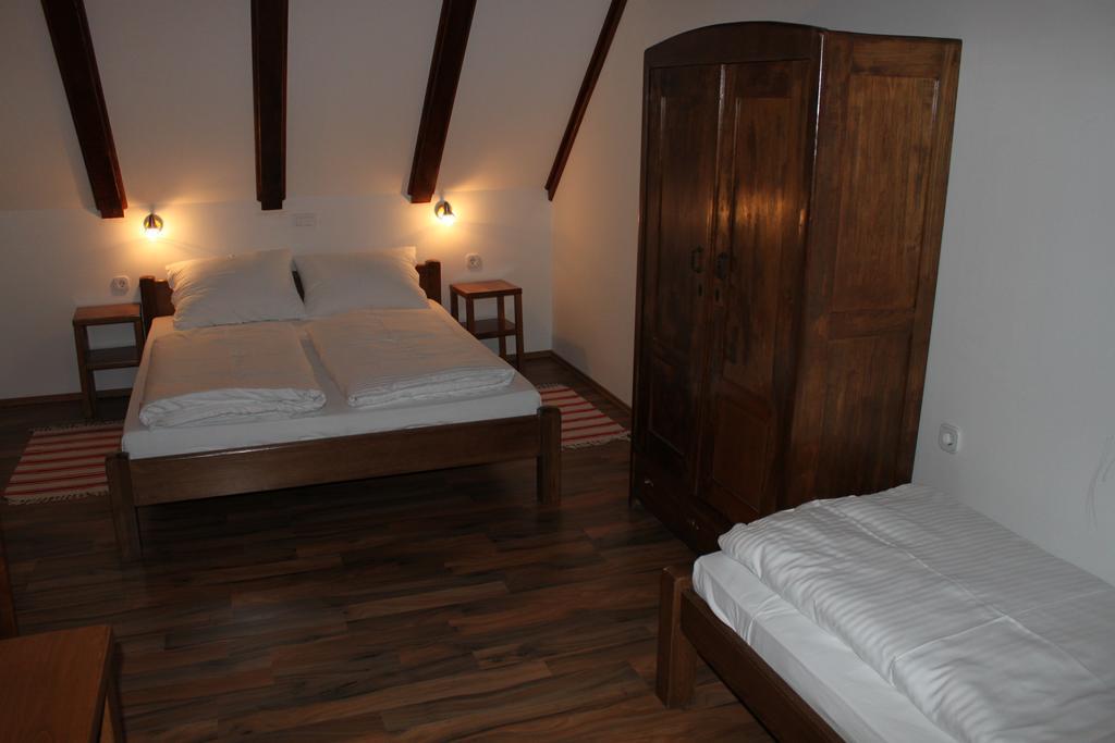 יאסטרברסקו Guesthouse Rezekov Podrum מראה חיצוני תמונה